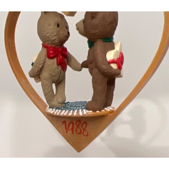 1988 HALLMARK KEEPSAKE ORNAMENT QX489-4 FIRST CHRISTMAS TOGETHER TEDDY BEAR - Picture 7 of 7